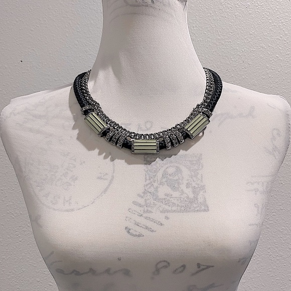 Lia Sophia’s | “Instaglam” statement necklace - Picture 4 of 10